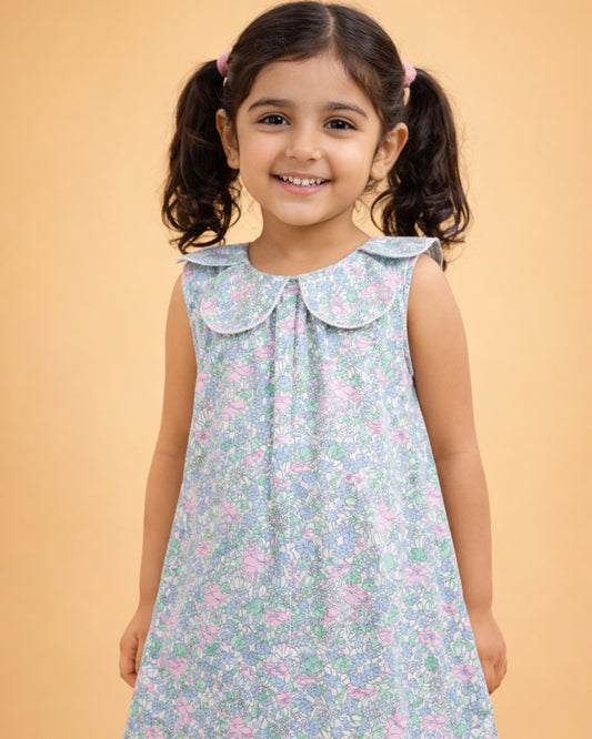 Flower neckline dress